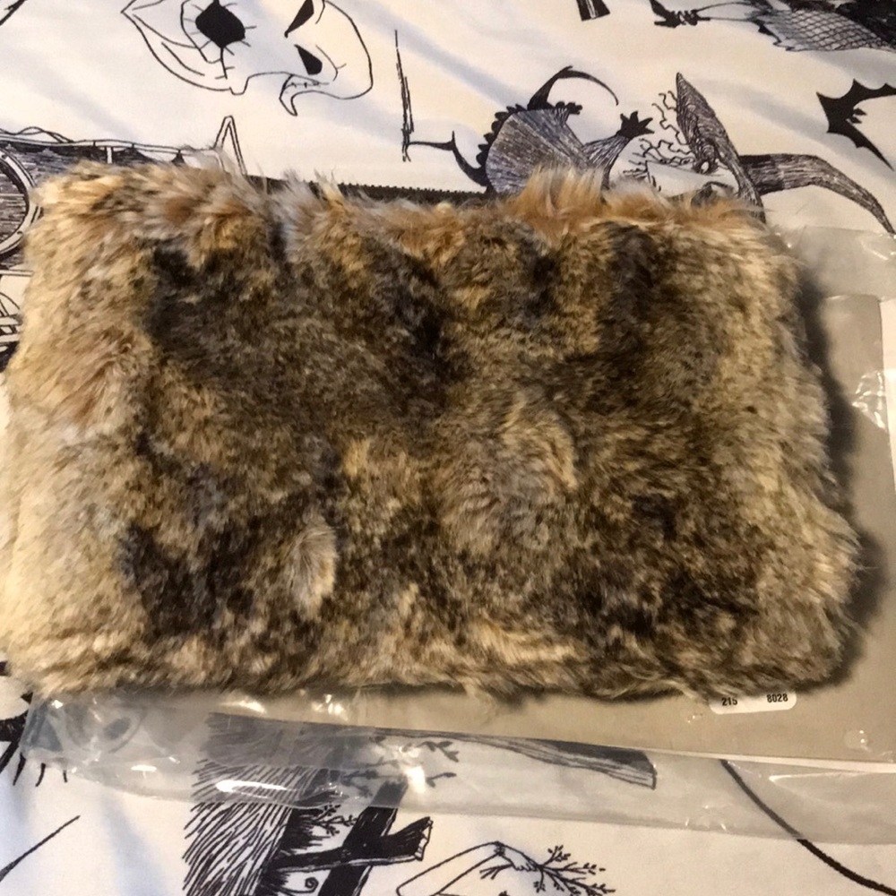 Pottery Barn ombré faux fur pouch - Picture 3 of 5